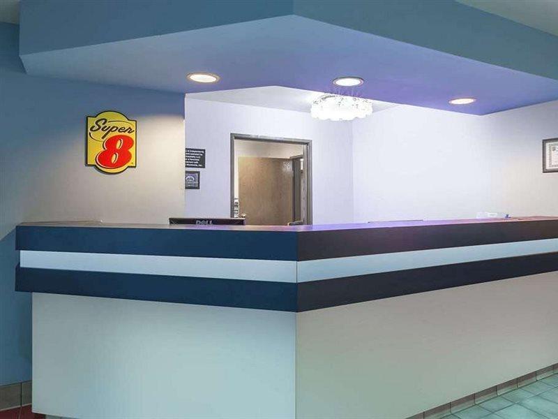 Delavan Inn And Suites Екстер'єр фото