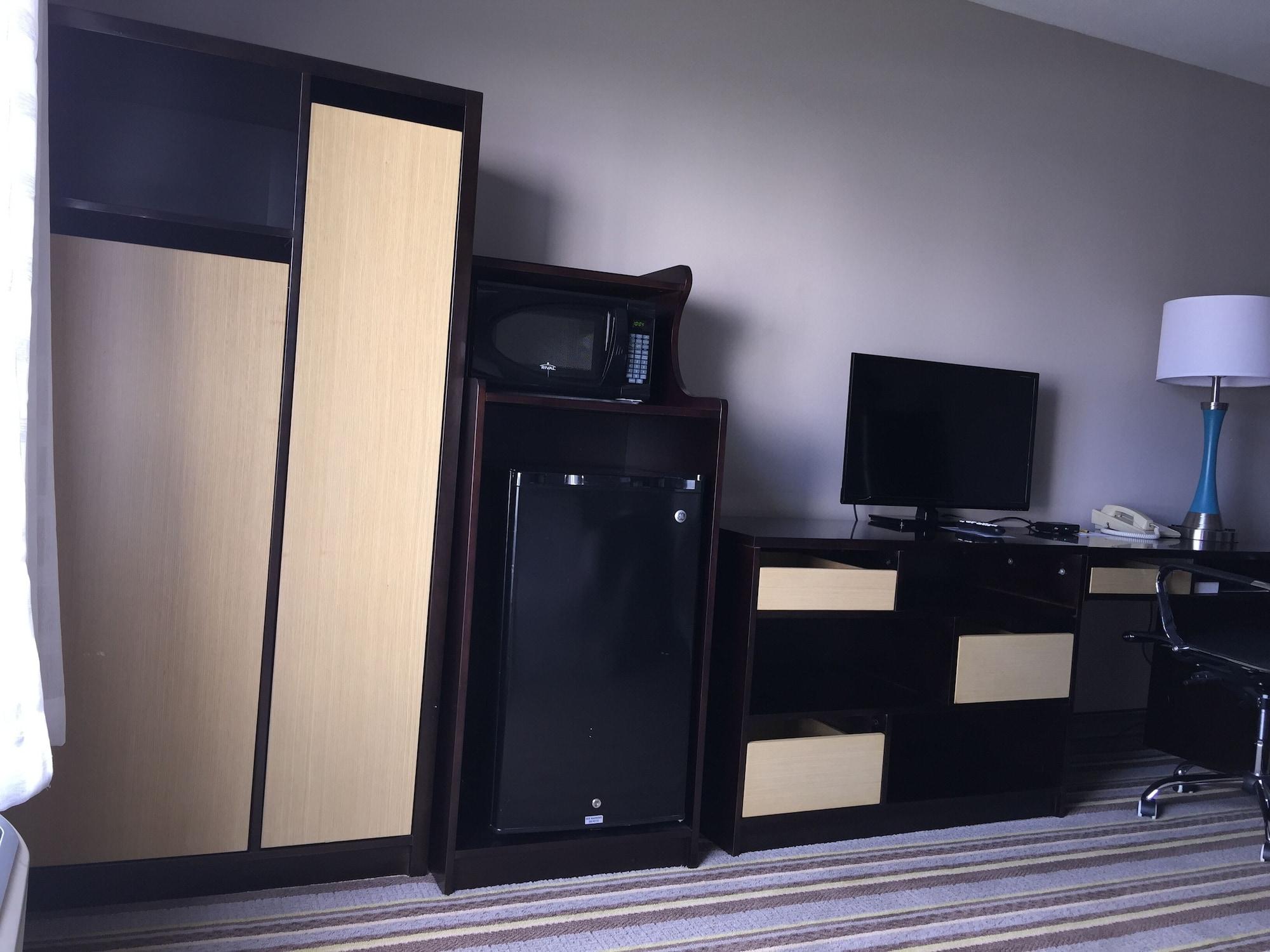 Delavan Inn And Suites Екстер'єр фото